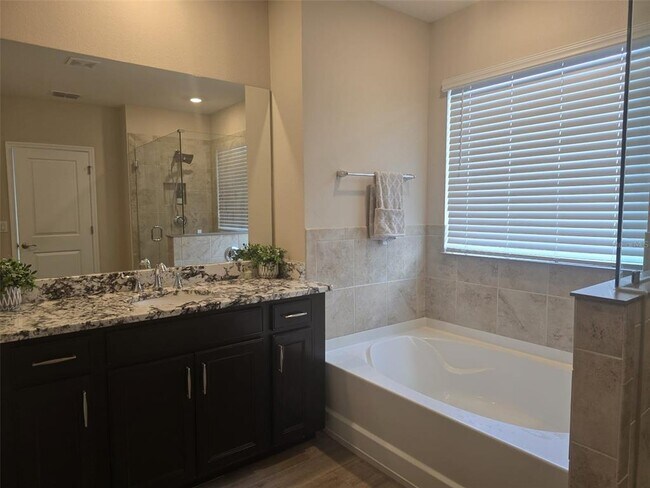 Building Photo - 10912 Honor Rd