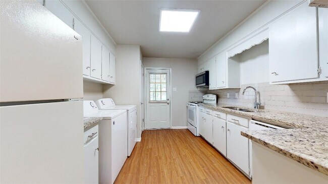 Building Photo - 3923 Olive St