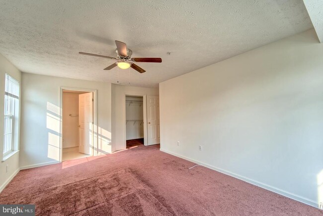 Building Photo - 7906 Valley Manor Rd