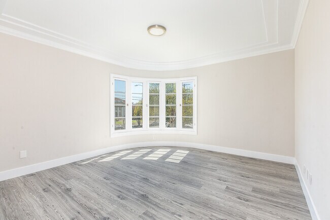 Building Photo - 3807 1/4 W Adams Blvd-