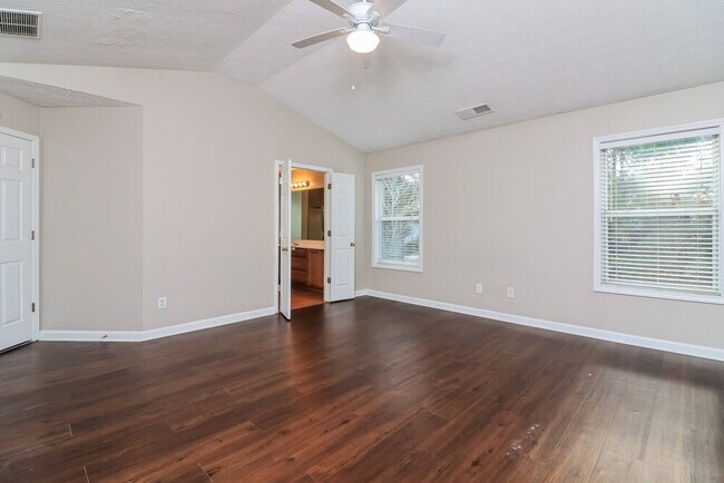 Building Photo - 123 Silver Arrow Cir