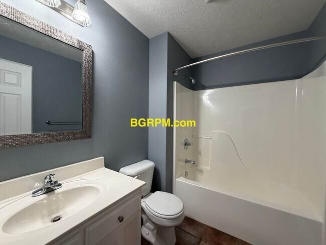 Building Photo - 31 Willow Lake Dr