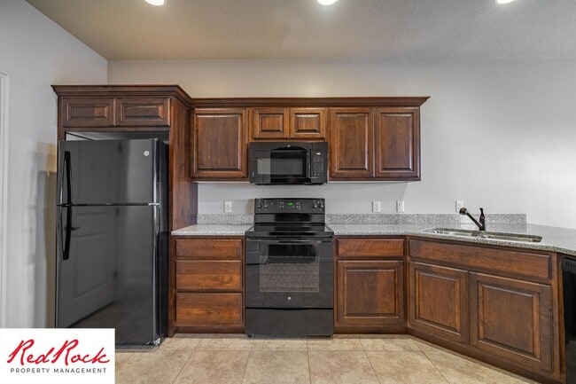 Building Photo - 3 Bedroom Townhome in Buena Vista Community