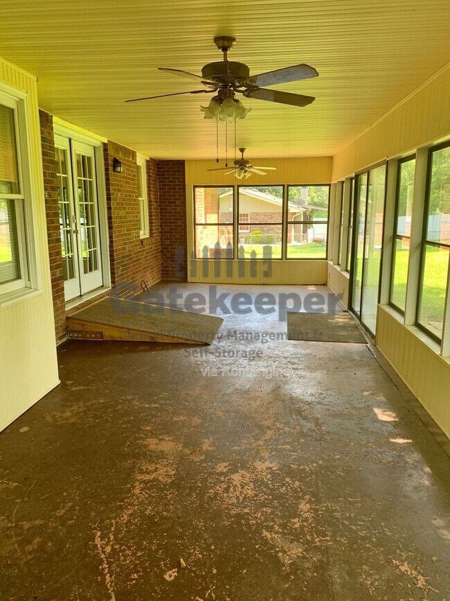 Building Photo - 216 Ginger Cake Rd