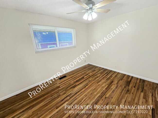 Building Photo - 1094 Beverly Way