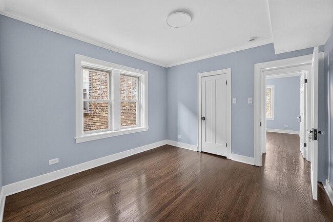 Building Photo - 1101 S Oak Park Ave