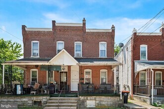 Building Photo - 13 E 21st St