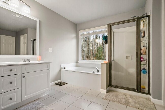 Building Photo - 541 Battleview Dr