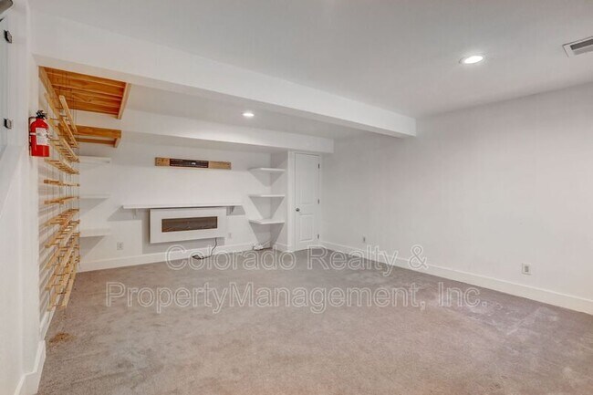 Building Photo - 2581 S Hazel Ct