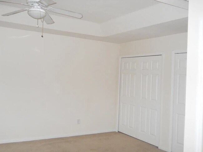 Building Photo - 975 Luminary Cir