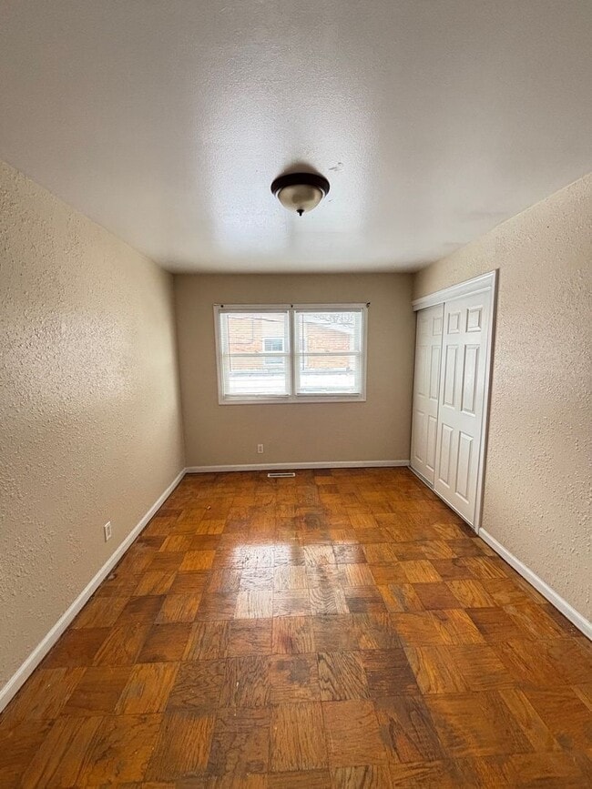 Building Photo - 1519 Fairway Dr