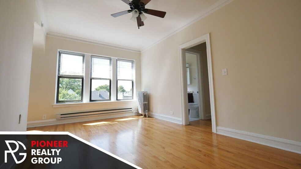 Building Photo - 4614 N Paulina St