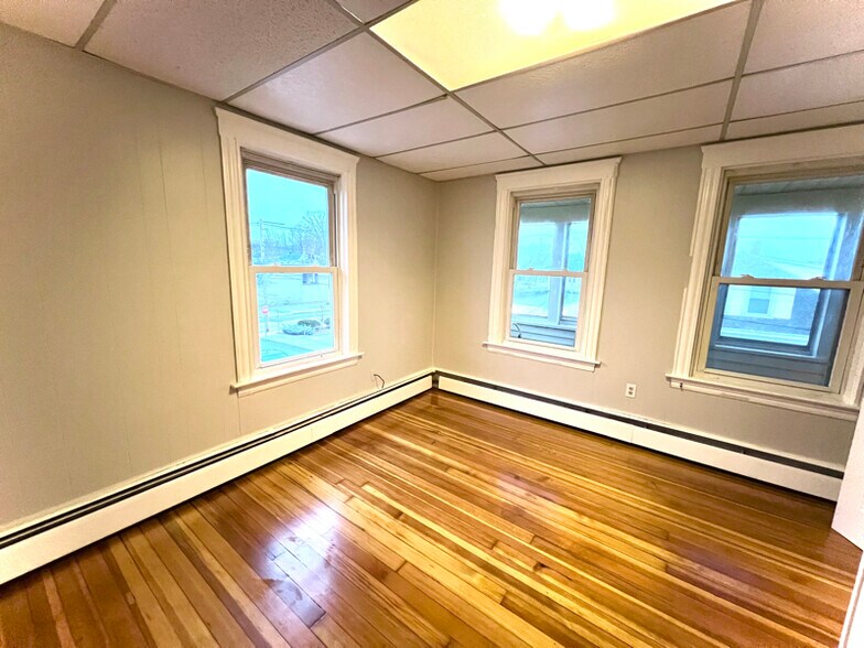 Building Photo - 36 Ferncliff Ave