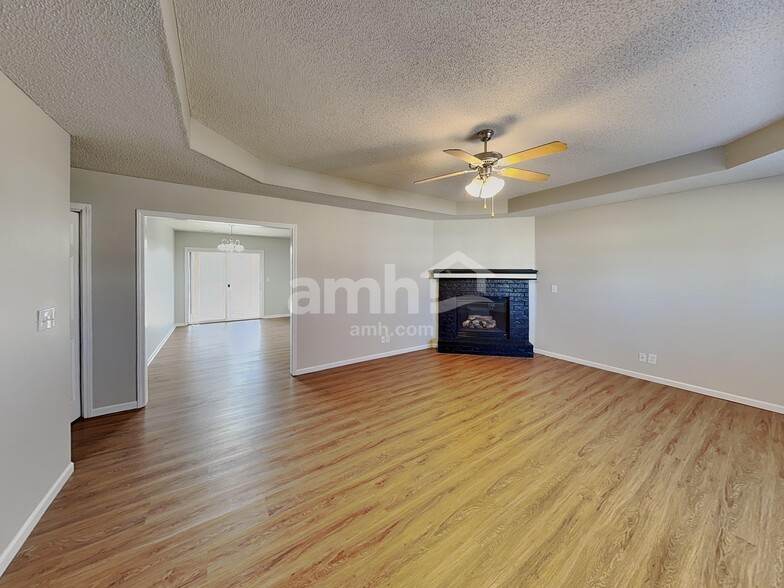 Building Photo - 1015 Bristol Dr