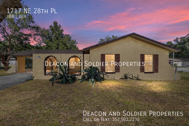 Building Photo - 1717 NE 28th Pl