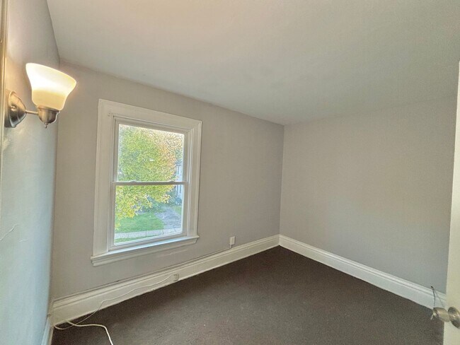 Building Photo - 215-217 Cedarwood Terrace