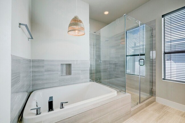 Building Photo - 5622 Kiam St