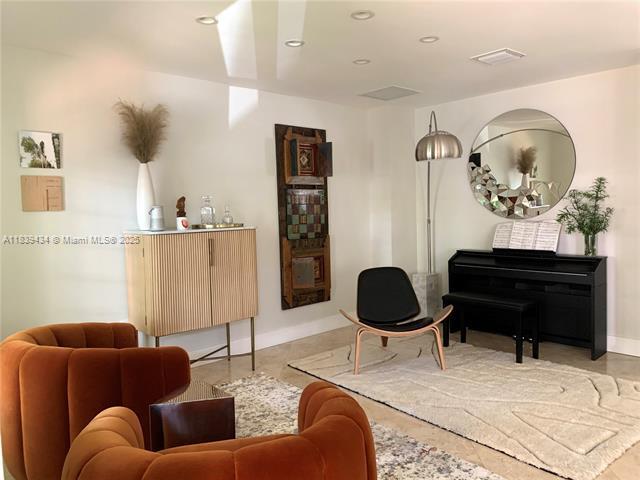 Building Photo - 614 San Juan Dr