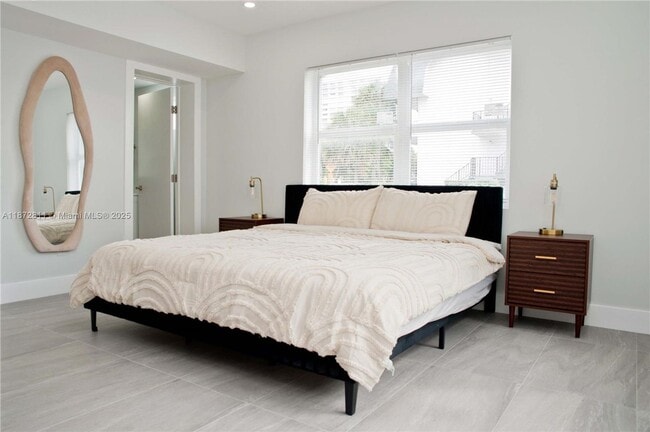 Building Photo - 4051 N Ocean Dr