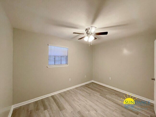 Building Photo - Great 2 Bedroom Unit in Fort Walton Beach