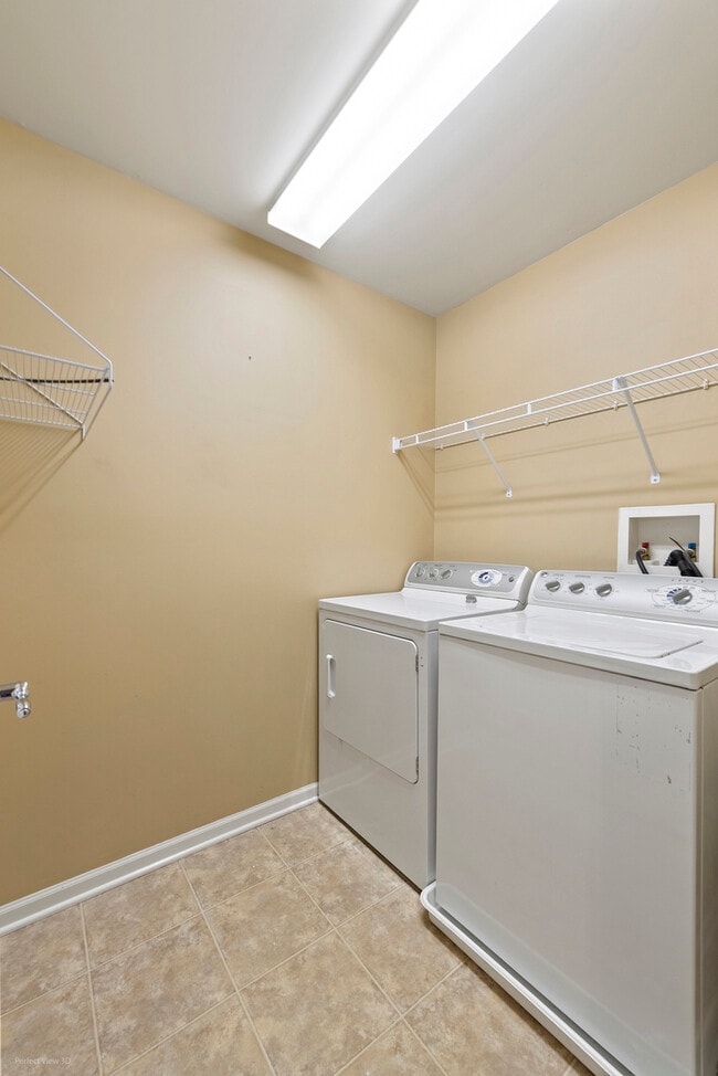 Building Photo - 464 Valentine Way