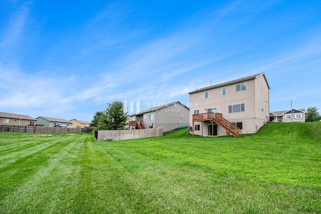 Building Photo - Clearwater Falls Two Story