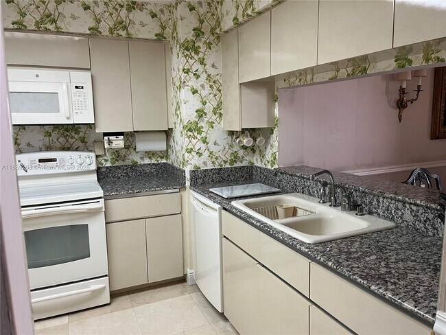 Building Photo - 5757 Collins Ave