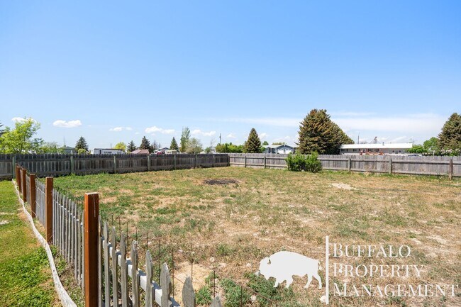 Building Photo - Charming Country Home on 2 Acres | 5 Bed | 3 Bath | Blackfoot, ID