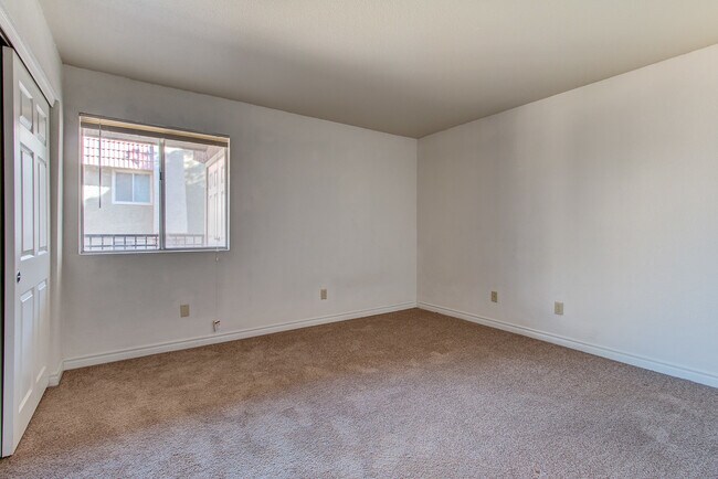 Building Photo - 5273 Indian River Dr