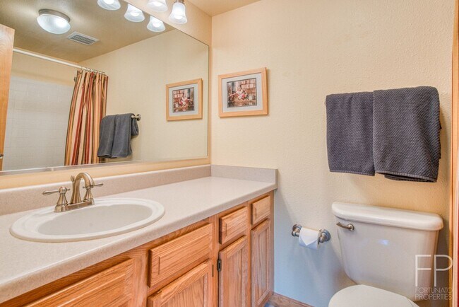 Building Photo - High End Condo in Wildernest.  Includes al...