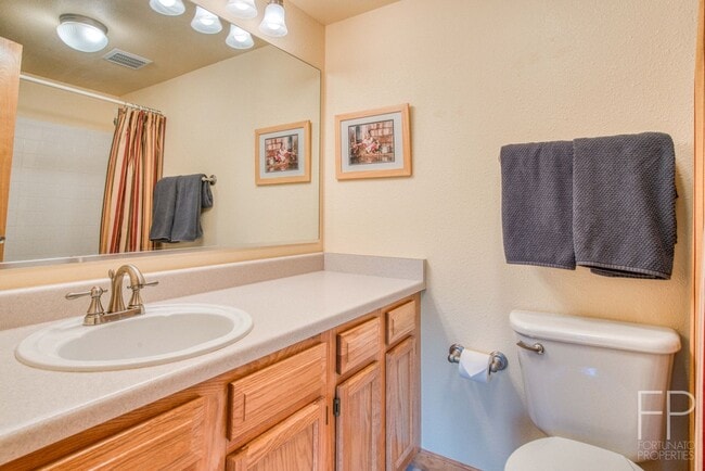 Building Photo - High End Condo in Wildernest.  Includes almost all Utilities!  Won't last!!  Furnished!