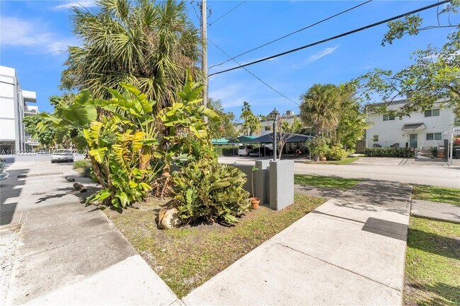 Building Photo - 16508 NE 26th Ave