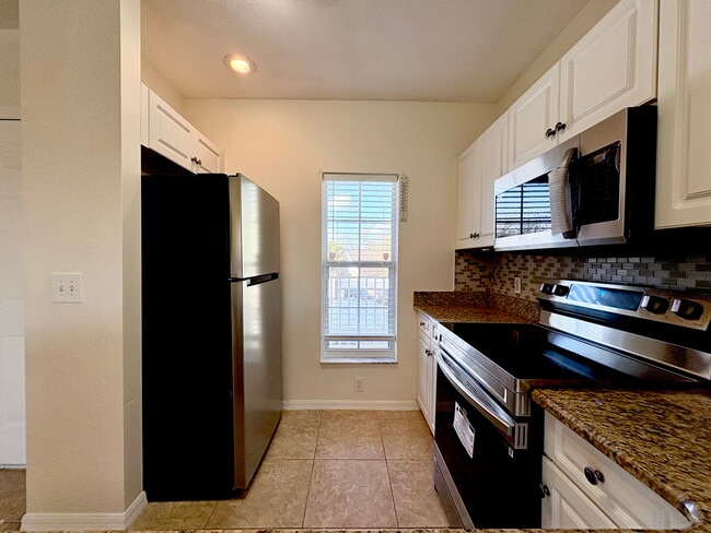 Building Photo - 19325 Water Oak Drive