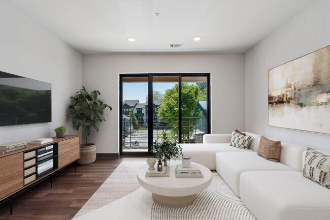 Building Photo - 112 Rogers St NE