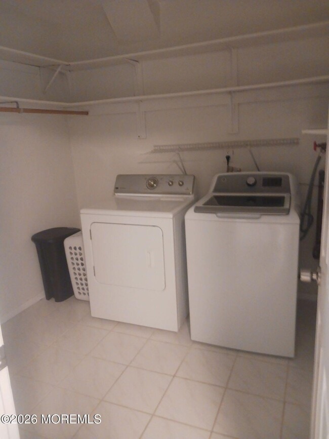 Building Photo - 115 Amberly Dr