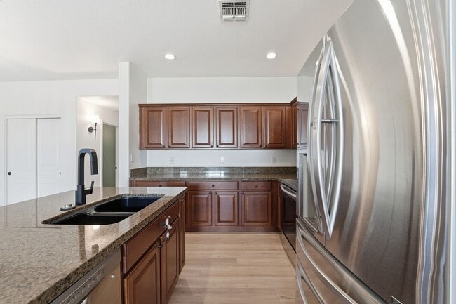 Building Photo - Beautiful 3-bedroom, 2-bathroom residence in the lively city of Mesa, Arizona!