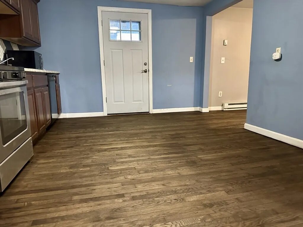 Building Photo - 163 Saratoga St