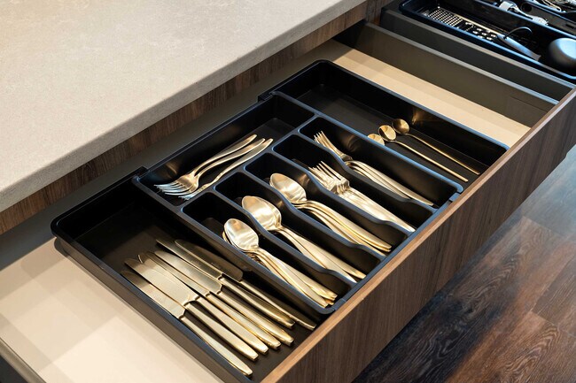 Building Photo - 1122 W Chicago Ave