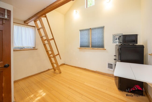 Building Photo - 6107 NE 14th Ave