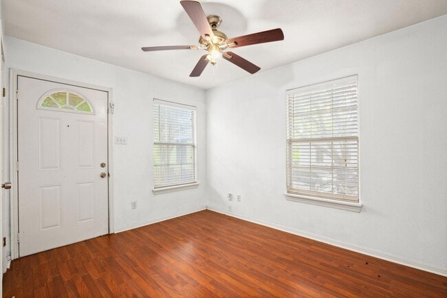 Building Photo - 2610 E 3rd St