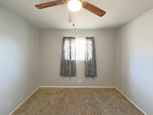 Building Photo - 12509 Nambe Ave NE