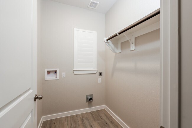 Building Photo - 235 Aster View Ct