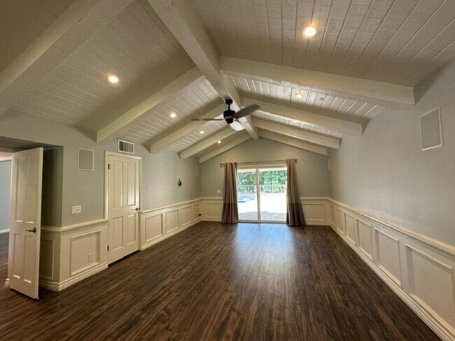 Building Photo - 1635 Larkfield Ave