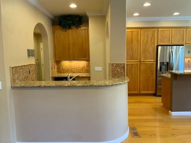 Building Photo - Sky Hawks finest at a price that can't be beat