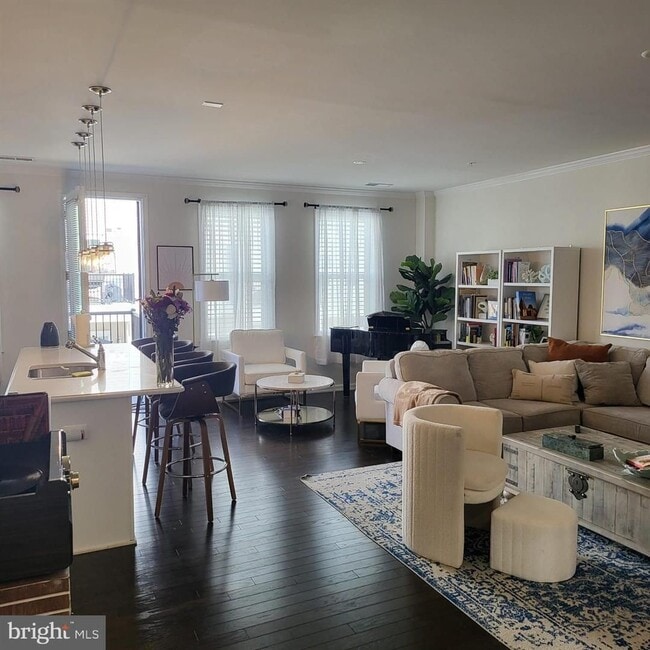 Building Photo - Welcome to your new home in the heart of Loudon County, VA!