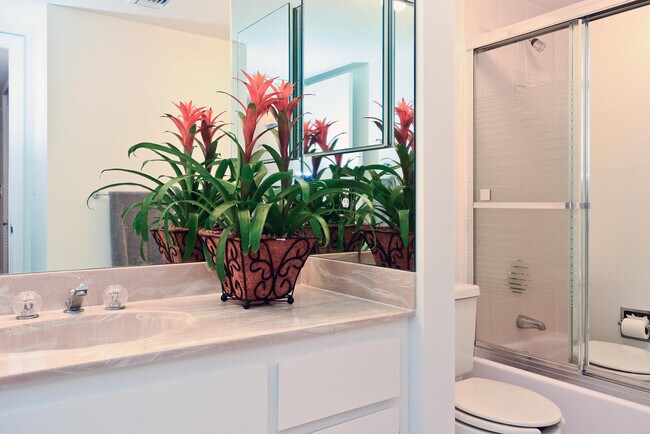 Building Photo - 5510 N Ocean Dr
