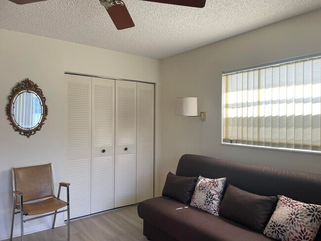 Building Photo - 705 Normandy Ln