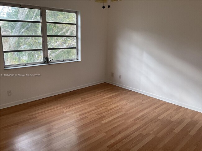 Building Photo - 301 Cambridge Rd