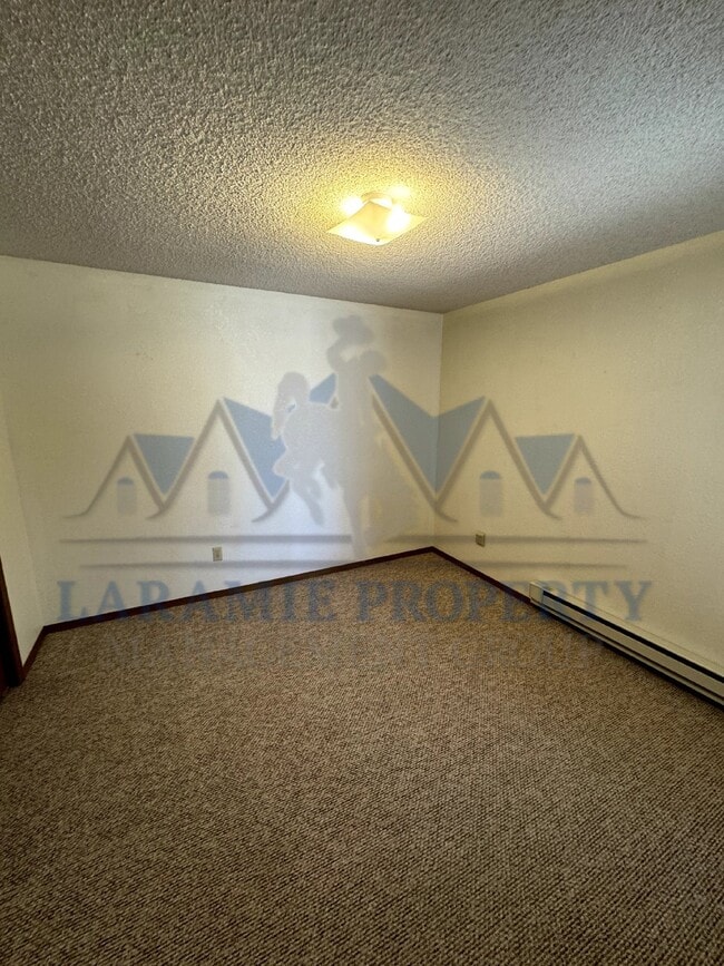 Building Photo - 2 Bedroom 1 Bathroom Apartment