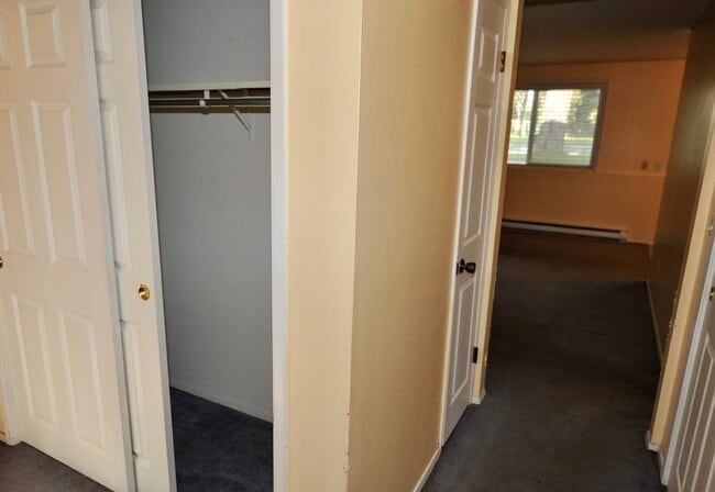 Building Photo - Downstairs unit 2 bed 1 bath